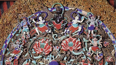 云林寺雕塑动感飘逸、色彩艳丽。 云林寺雕塑动感飘逸、色彩艳丽。