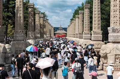 “吸睛”又“吸金”的云冈石窟，带动了云冈区多个旅游目的地火爆“出圈”。资料照片