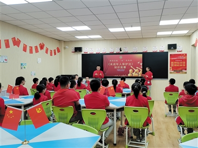 图为平城区御河小学法治主题知识竞赛现场。田雁摄