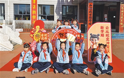 图为平城区14校十里店分校开学典礼上的《哪吒之魔童闹海》电影元素。戎禹仁摄
