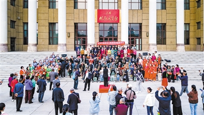 图为群众文化惠民合唱展演现场。韩堃摄