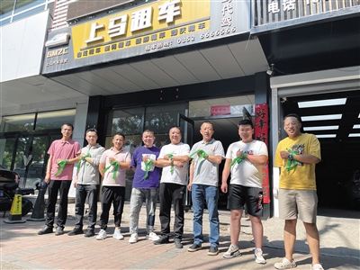 华骏公司党支部开展爱心送考活动。资料图片