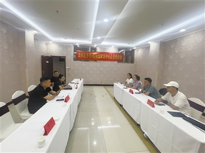 图为云冈区乡村e镇物流企业洽谈会现场。闫昌摄