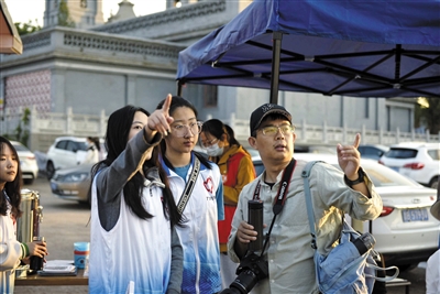返乡学子开展助力文旅志愿服务活动。孙露摄
