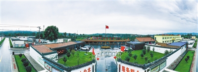 图为绿树成荫、景致宜人的新荣区古店镇山底村。于宏摄