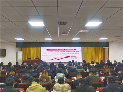 昨日，浑源县学习贯彻党的二十届四中全会精神宣讲报告会举行。闫昌摄