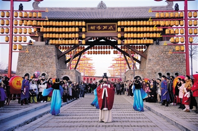 图为小石子村实景演出(资料图片)平城区新闻中心提供 图为小石子村实景演出(资料图片)平城区新闻中心提供