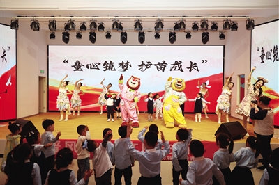 平城区新时代文明实践中心联合大同方特欢乐世界（全国文明单位）在小恩笛幼儿园开展“童心筑梦护苗成长”活动。（资料照片）平城区文明办提供