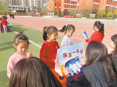 御河小学AI故事王国游园会活动现场。丁亚琴摄