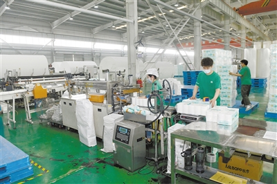 图为山西云冈纸业有限公司生产车间。李冬宾摄