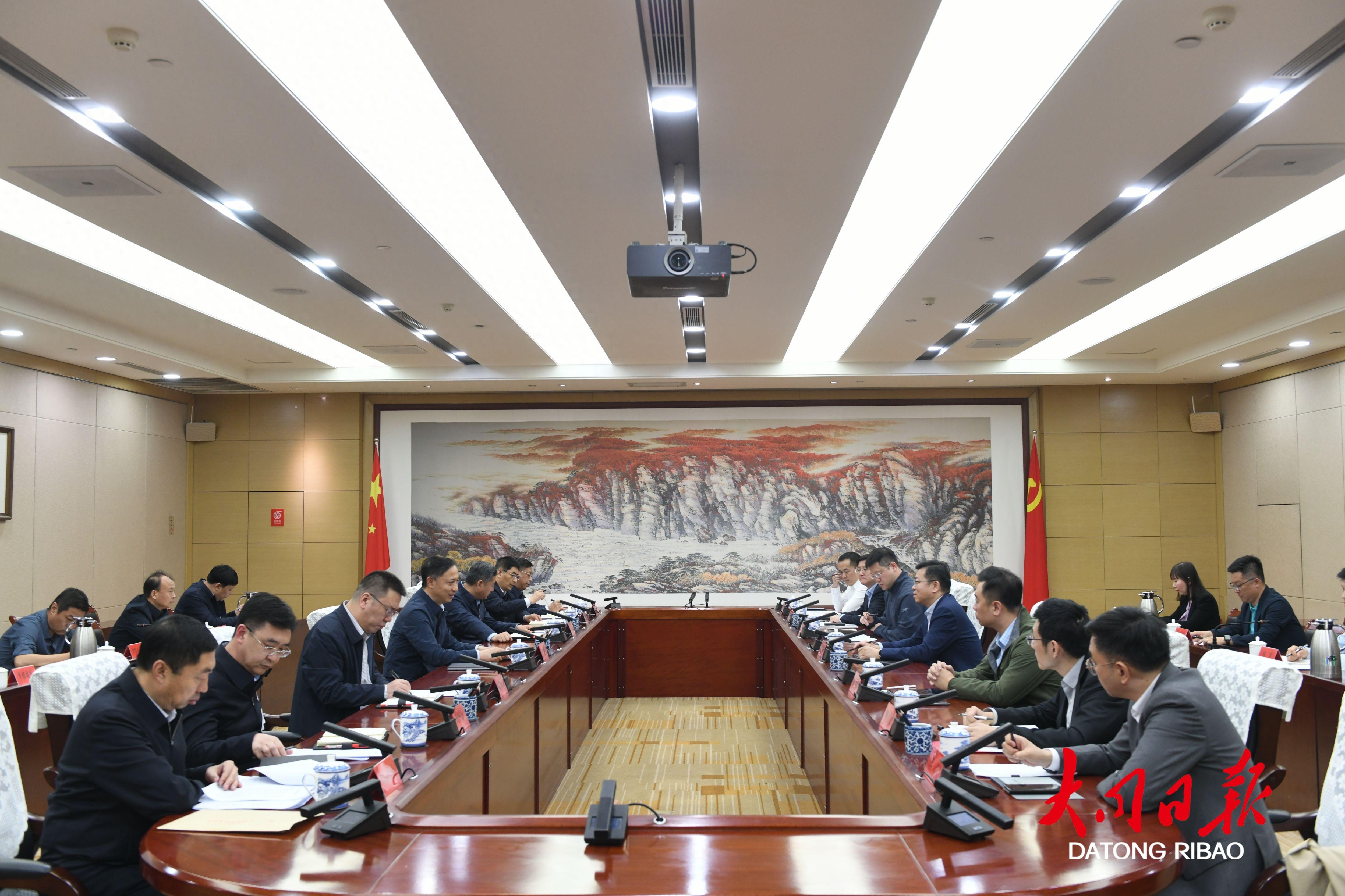 4月8日，省委常委、市委书记卢东亮与中化资本党委书记、董事长李强举行工作会谈。