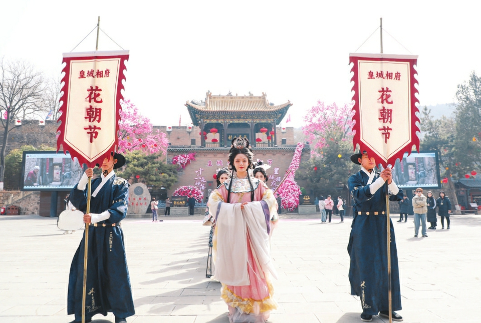 皇城相府花朝节太原方特东方神画主题乐园吸引八方游客,演艺演出一票