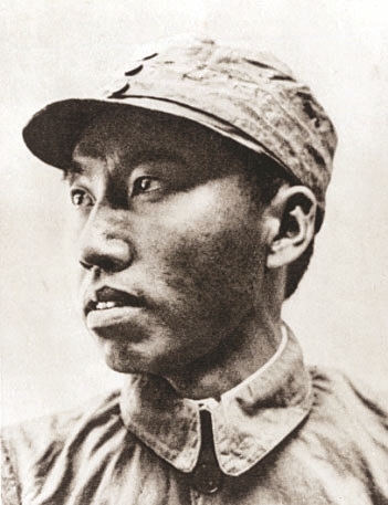1942年5月，八路军副参谋长左权在山西辽县（今左权县）十字岭壮烈牺牲。左权牺牲后，朱德写下：“名将以身殉国家，愿拼热血卫吾华。太行浩气传千古，留得清漳吐血花。”为纪念左权，晋冀鲁豫边区政府决定将辽县改名为左权县。图为左权将军。