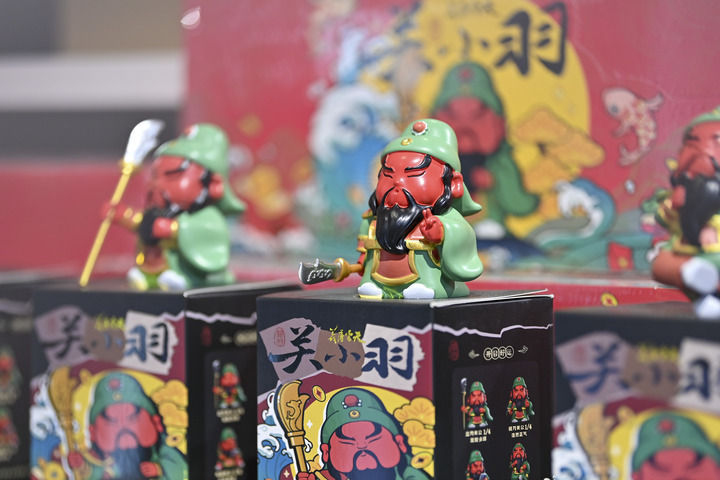 运城解州关帝庙的关公主题文创产品。新华社记者 杨晨光 摄