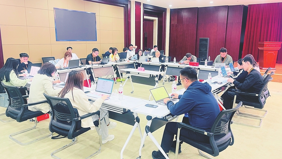 比赛现场，参赛选手们精神饱满、沉着应战。山西经济日报记者 王蕾 摄