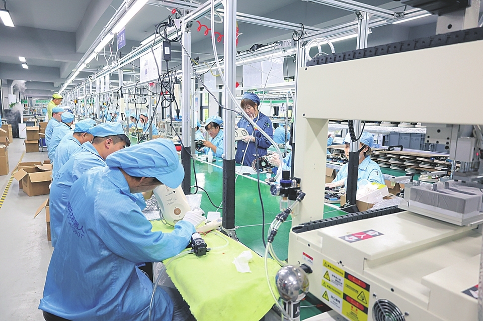 中国银行山西省分行精准对接山西嘉世达机器人科技有限公司需求,持续提供金融支持。图为山西嘉世达机器人科技有限公司生产车间。林泽峰 摄