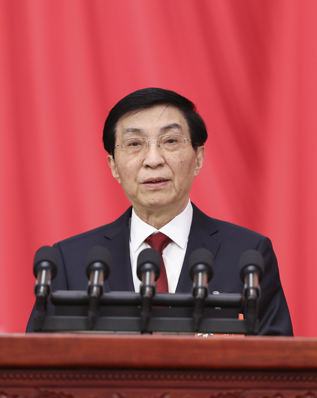 3月4日下午，中国人民政治协商会议第十四届全国委员会第四次会议在北京人民大会堂开幕。这是全国政协主席王沪宁代表政协第十四届全国委员会常务委员会，向大会报告工作。新华社记者 姚大伟 摄