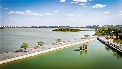 图为文瀛湖生态公园一角。韩堃摄