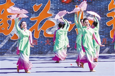图为正在参赛的大同市平城区代表队。韩堃 于宏摄