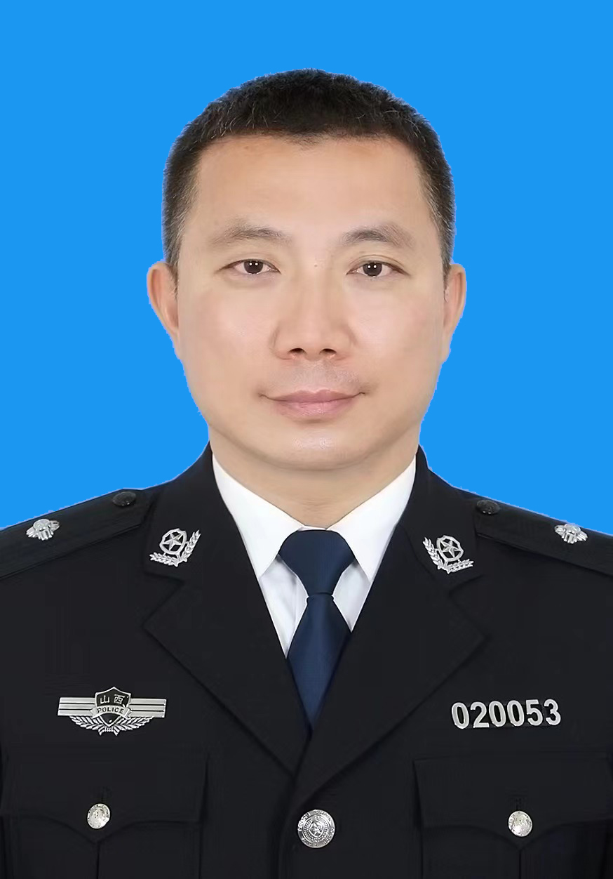 陈 军